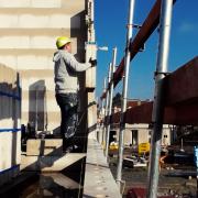Randbeveiliging met voldoende ruimte voor metselwerken Randbeveiliging met voldoende ruimte voor metselwerken